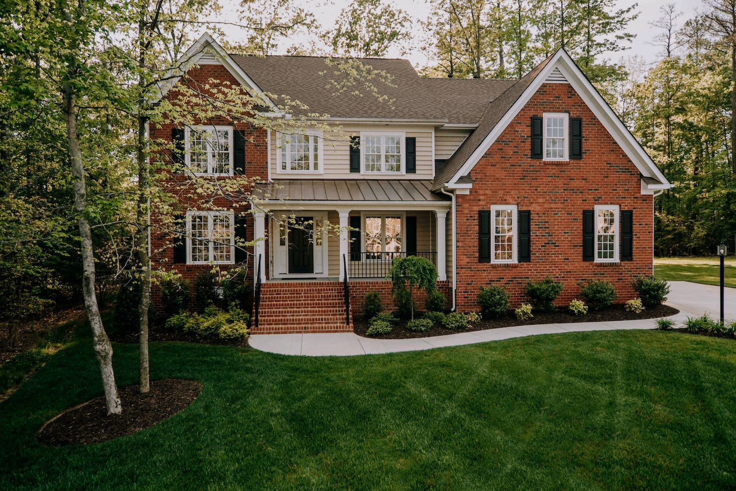 elite-lawn-care-outside-home-small