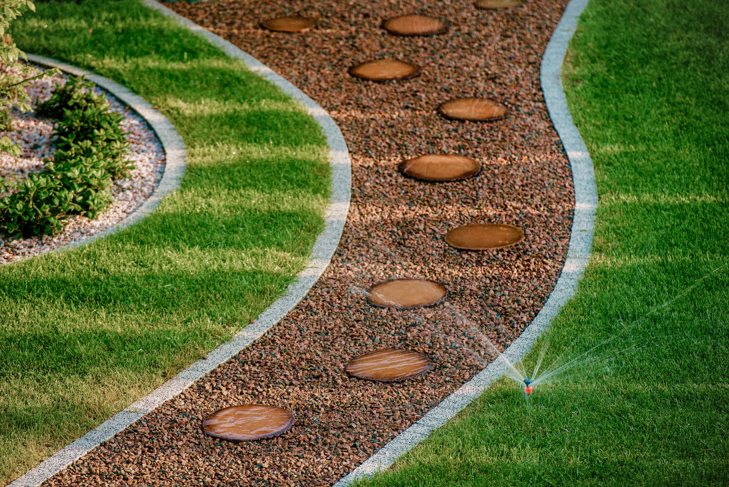 elite-lawn-care-lawn-watering-1