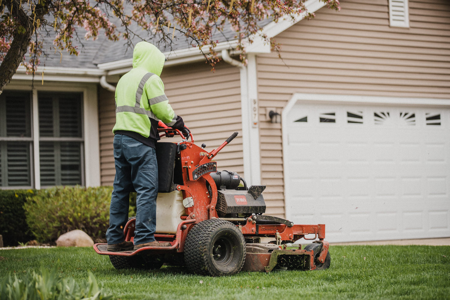 elite-lawn-care-2024-lawn-mowing-6