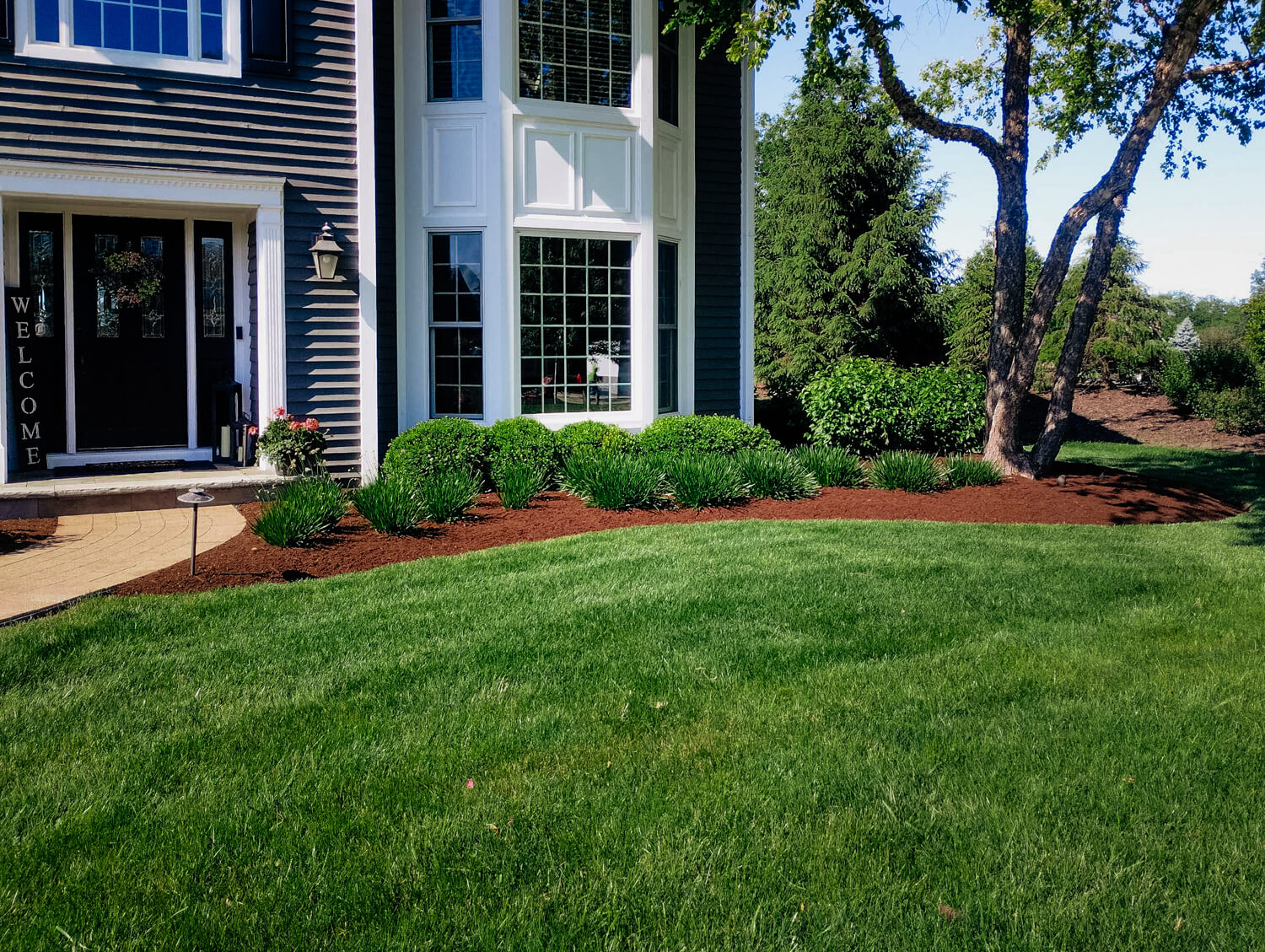 elite-lawn-care-mulch-installation-service-07