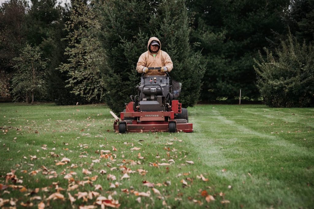 Fall Lawn Care Maintenance Schedule - Lawn Mowing