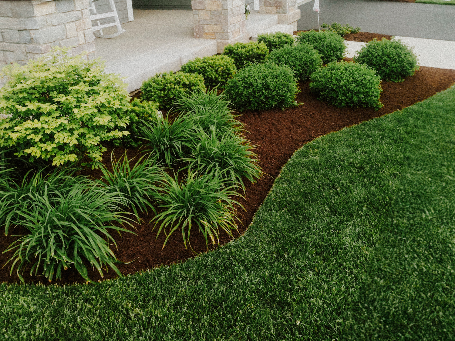 Elite Lawn Care - Mulch Installation - Landscape Maintenance Services in Illinois